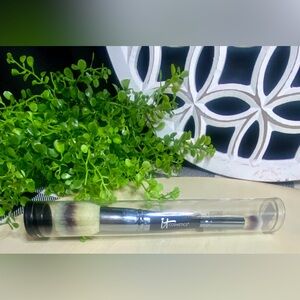 IT Cosmetics Heavenly Luxe Complexion Perfection Brush No 7